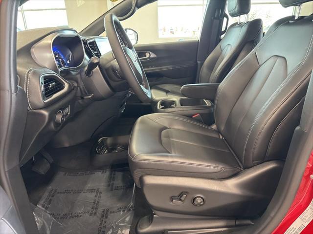2026 Chrysler Pacifica Select AWD