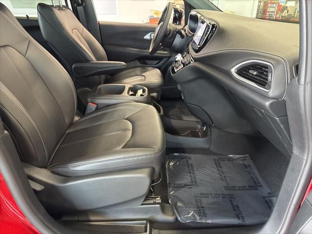 2026 Chrysler Pacifica Select AWD