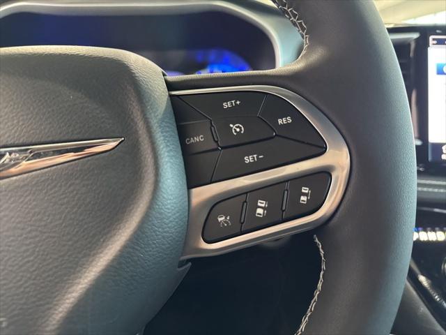 2026 Chrysler Pacifica Select AWD