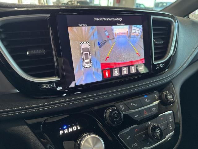 2026 Chrysler Pacifica Select AWD