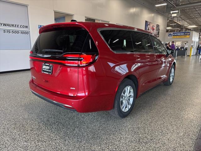2026 Chrysler Pacifica Select AWD