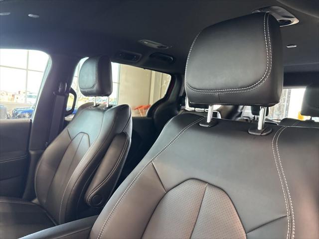 2026 Chrysler Pacifica Select AWD