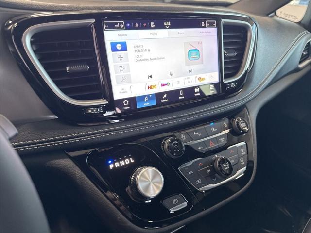 2026 Chrysler Pacifica Select AWD