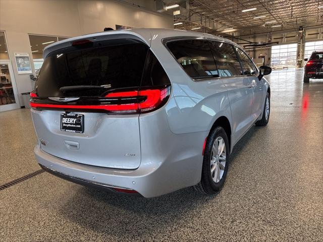 2026 Chrysler Pacifica Select AWD