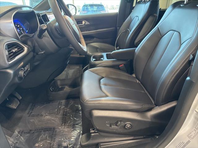 2026 Chrysler Pacifica Select AWD