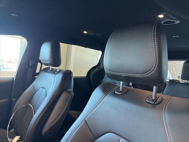 2026 Chrysler Pacifica Select AWD