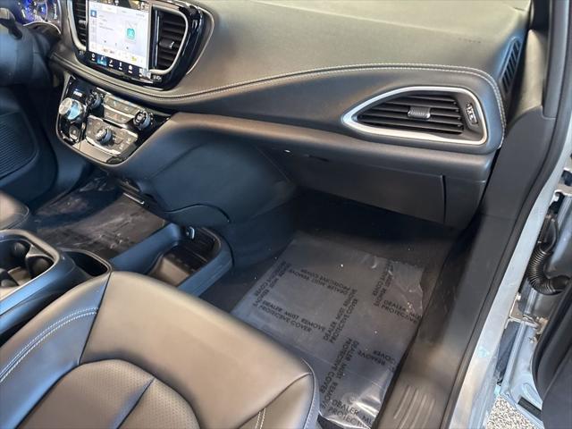 2026 Chrysler Pacifica Select AWD