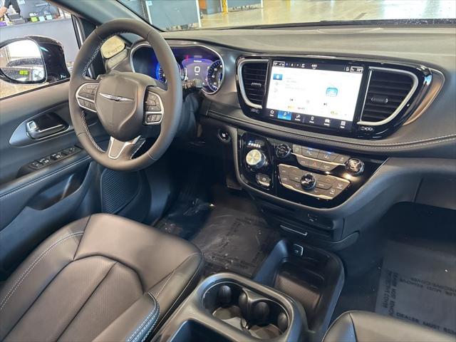 2026 Chrysler Pacifica Select AWD