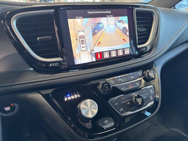 2026 Chrysler Pacifica Select AWD