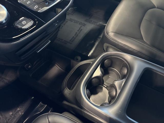 2026 Chrysler Pacifica Select AWD