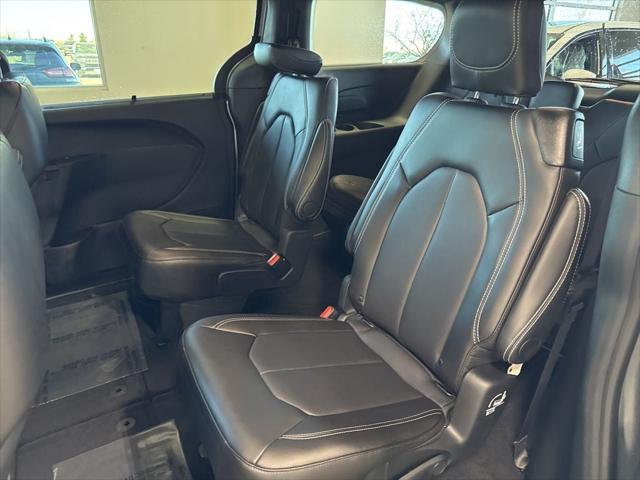 2026 Chrysler Pacifica Select AWD