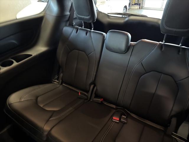 2026 Chrysler Pacifica Select AWD