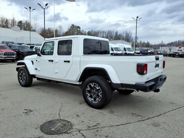 2026 Jeep Gladiator GLADIATOR SAHARA 4X4