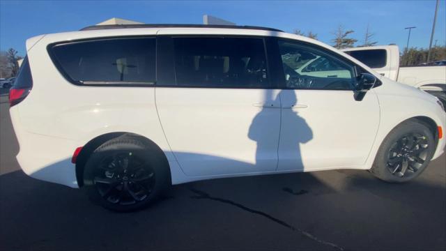 2026 Chrysler Pacifica PACIFICA SELECT AWD