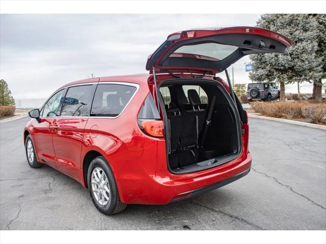 2026 Chrysler Voyager LX