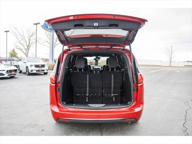 2026 Chrysler Voyager LX