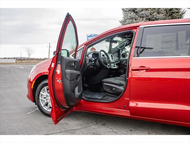 2026 Chrysler Voyager LX