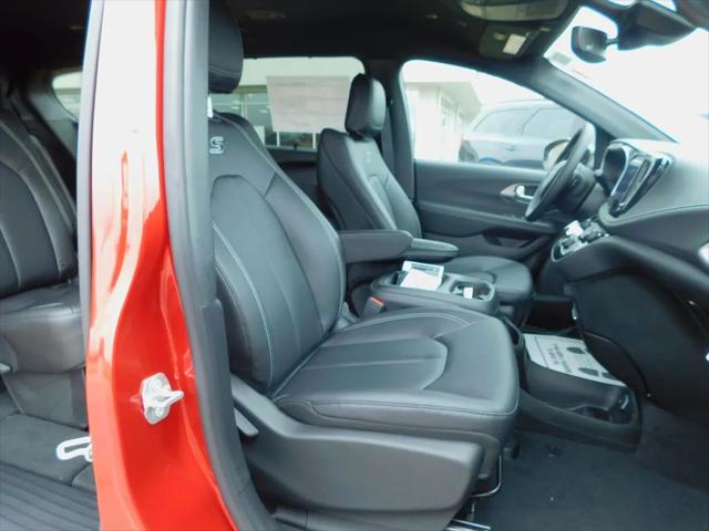 2026 Chrysler Pacifica Select AWD