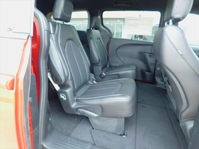 2026 Chrysler Pacifica Select AWD
