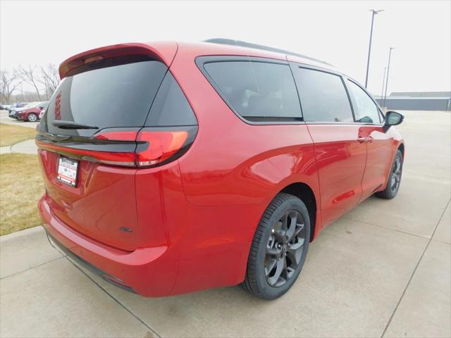 2026 Chrysler Pacifica Select AWD