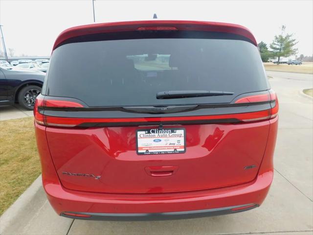 2026 Chrysler Pacifica Select AWD
