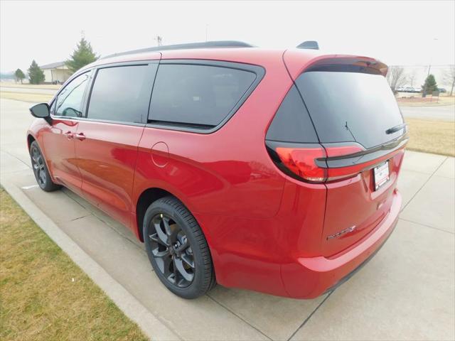 2026 Chrysler Pacifica Select AWD