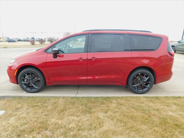 2026 Chrysler Pacifica Select AWD