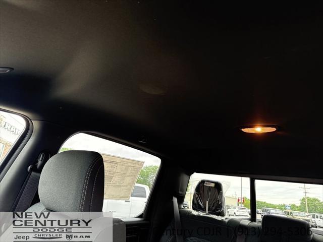 2026 Ram 1500 Warlock Crew Cab 4x4 5'7" Box