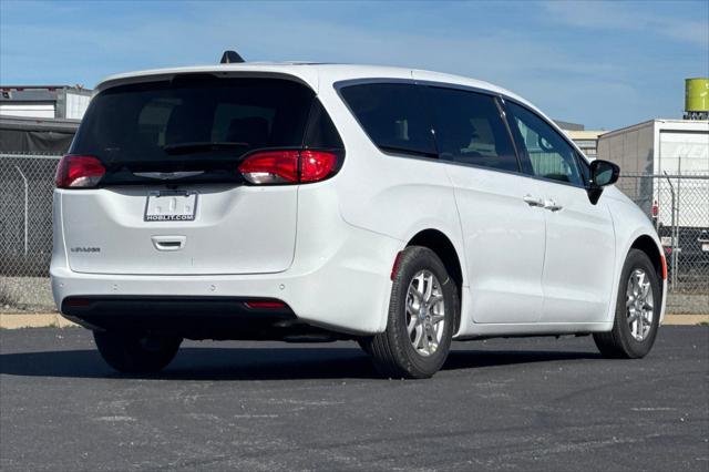 2026 Chrysler Voyager VOYAGER LX