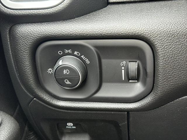 2026 Ram 1500 Express Crew Cab 4x4 5'7" Box