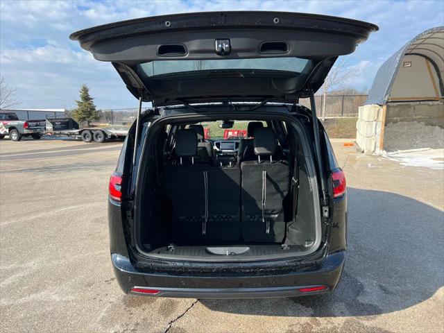 2026 Chrysler Pacifica Select AWD