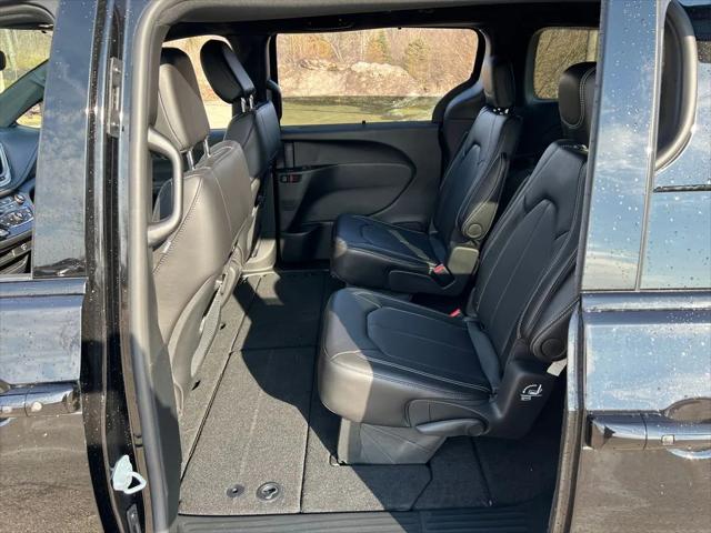 2026 Chrysler Pacifica Select AWD