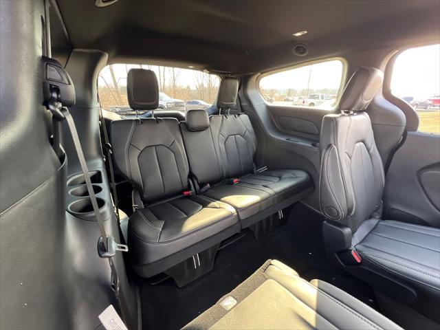2026 Chrysler Pacifica Select AWD