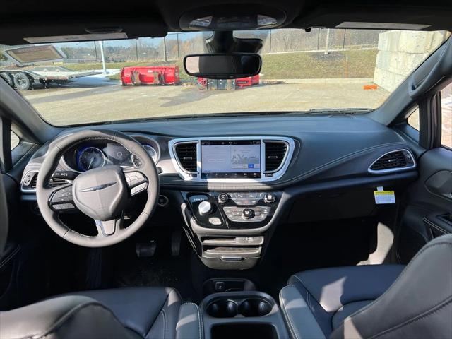 2026 Chrysler Pacifica Select AWD