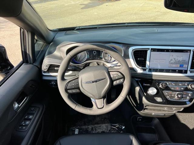 2026 Chrysler Pacifica Select AWD