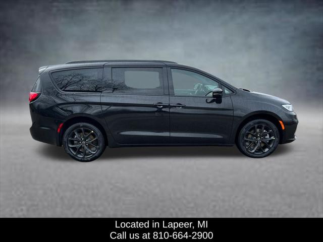 2026 Chrysler Pacifica Select AWD