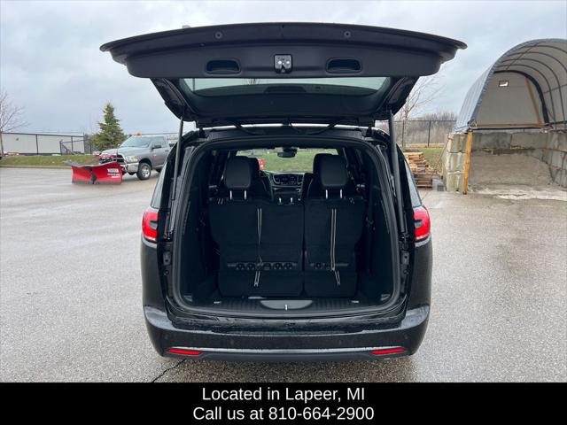 2026 Chrysler Pacifica Select AWD