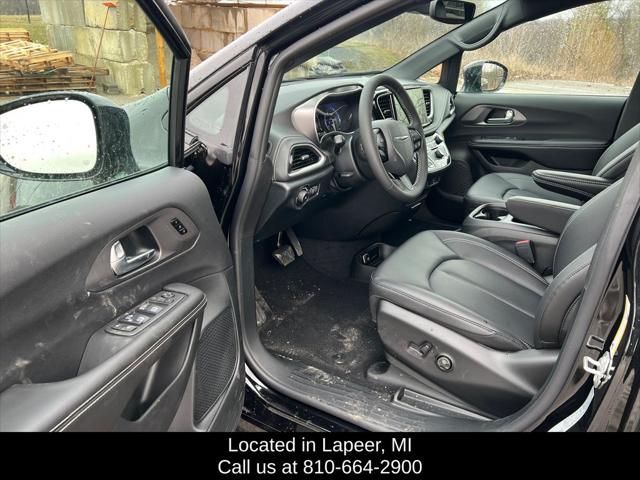 2026 Chrysler Pacifica Select AWD