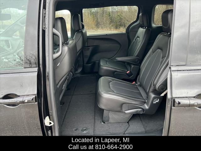 2026 Chrysler Pacifica Select AWD