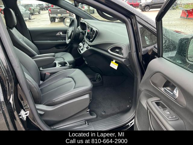 2026 Chrysler Pacifica Select AWD