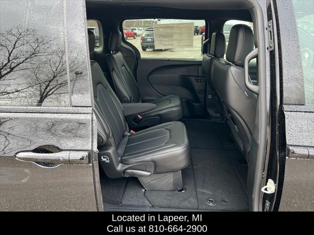 2026 Chrysler Pacifica Select AWD