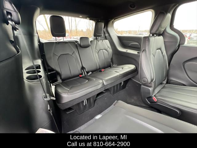 2026 Chrysler Pacifica Select AWD