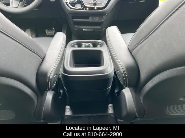 2026 Chrysler Pacifica Select AWD
