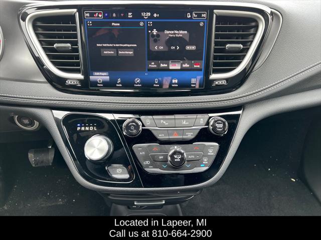 2026 Chrysler Pacifica Select AWD