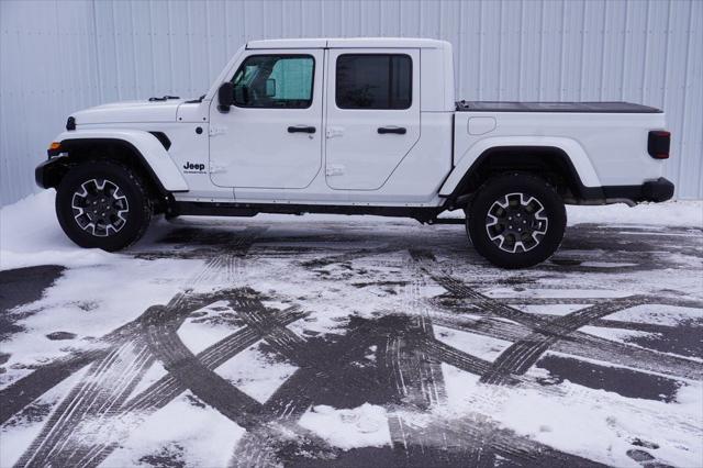 2026 Jeep Gladiator GLADIATOR SAHARA 4X4