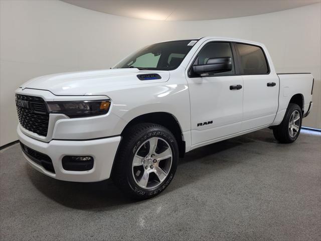 2026 RAM 1500 RAM 1500 EXPRESS CREW CAB 4X2 57 BOX