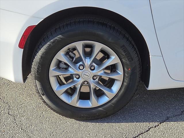 2026 Chrysler Pacifica Select AWD