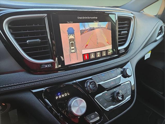 2026 Chrysler Pacifica Select AWD