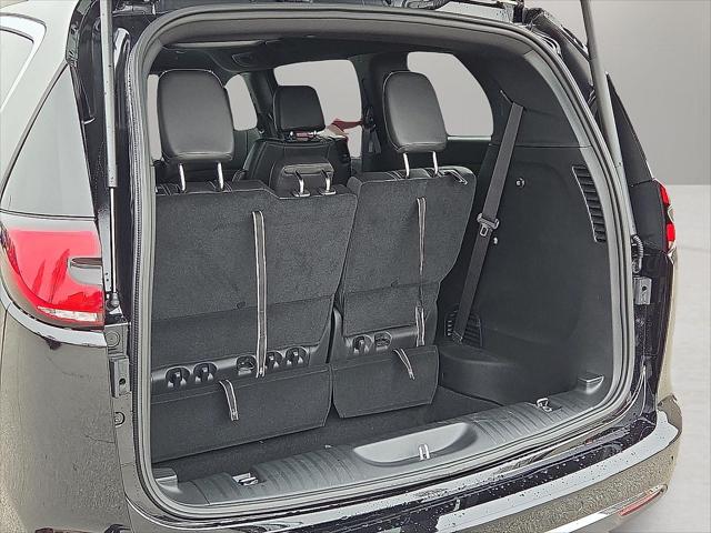 2026 Chrysler Pacifica Select AWD