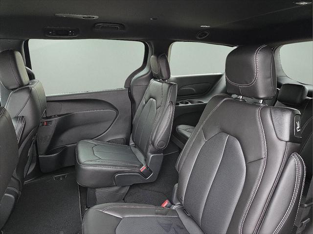 2026 Chrysler Pacifica Select AWD